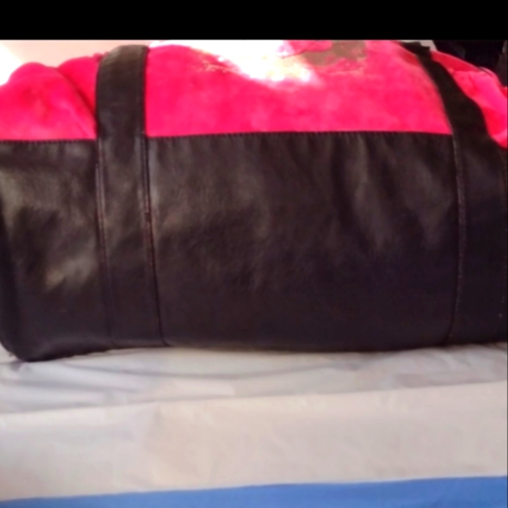 JUICY Couture Barbie Pink 💕 Velour Velvet Overnight Weekender Duffle Bag 🎁 🛍️ - Picture 10 of 13